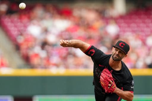 Reds’ Martinez takes no-hit bid into 9th, Steer hits 3 homers in 8-1 win over Padres