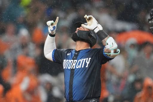 Torres, Greene lead the Tigers to rainy 11-5 victory over the Reds