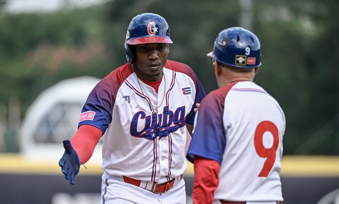 Cuba Holds on for First Premier12 Victory, Beats Australia 4-3