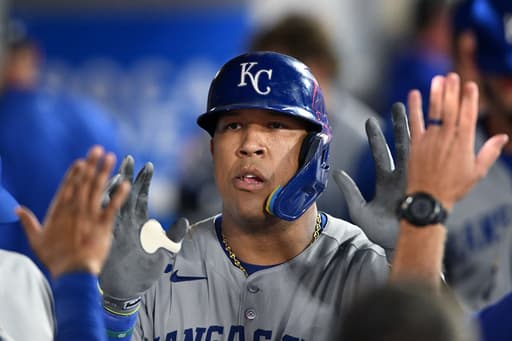 Salvador Perez agrees to $25 million, 2-year contract to remain with the Royals
