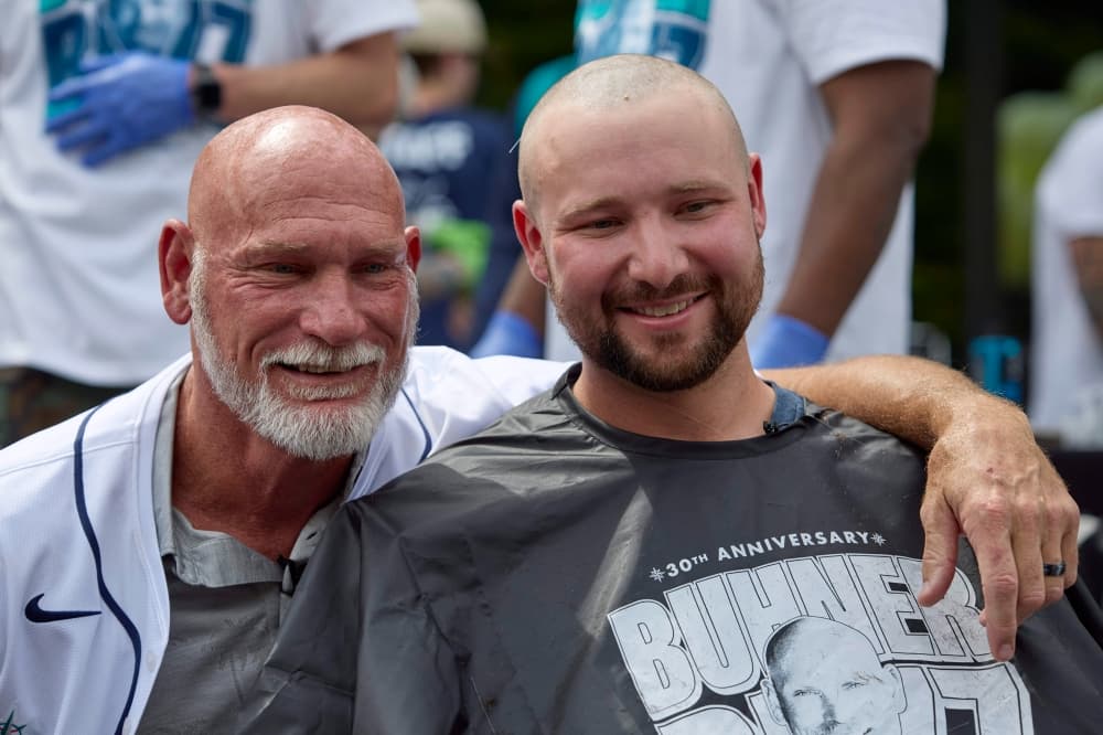 Cal Raleigh gets a trim as Mariners celebrate 30th anniversary of “Buhner Buzz Cut” night