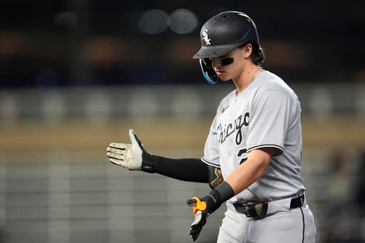 Taylor hits 2-run double in ninth to lead White Sox to 4-3 comeback win over Twins