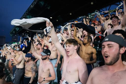 Shirtless fans the stars at MLB stadiums as ‘Tarps Off’ trend sweeps baseball world
