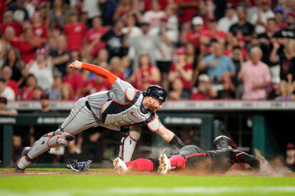 Rangers acquire catcher Carson Kelly from Tigers for 2 minor leaguers