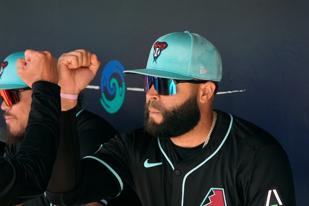 Marlins acquire infielder Emmanuel Rivera from Diamondbacks for cash