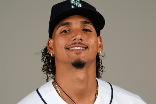 Mariners place RHP Carlos Vargas on 15-day IL, add RHP Cole Wilcox to roster