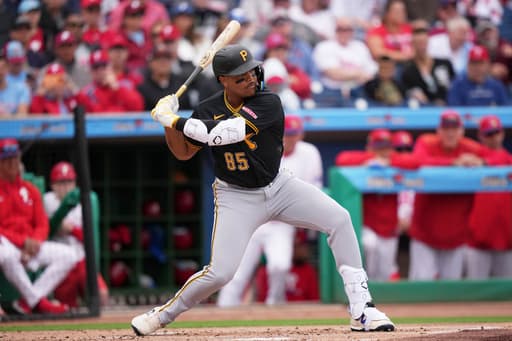 Pirates call up red-hot prospect Esmerlyn Valdez, start him in right field at Toronto