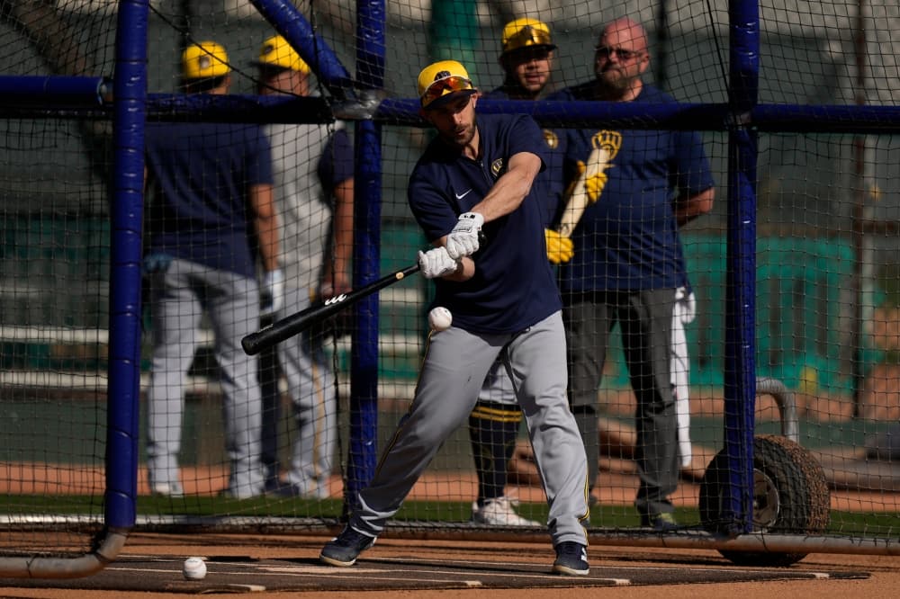 Catcher Austin Nola signs $975,000 deal with Royals to provide depth behind Salvador Perez