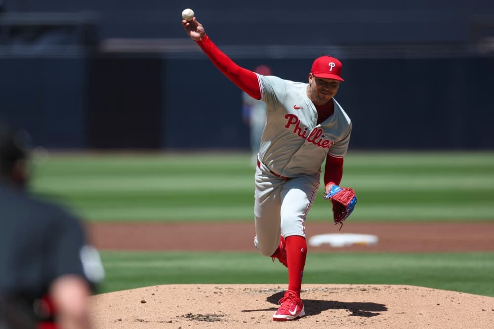 Taijuan Walker makes a slick behind-the-back catch in his Phillies season debut