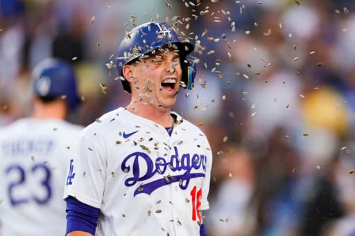 Will Smith hits 1st leadoff HR as Dodgers beat Giants 5-2, regain sole NL West lead