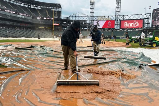 Fast-moving storm causes headache for White Sox grounds crew