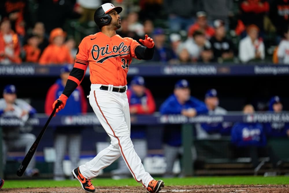 Angels agree to 1-year deal with former Yankees outfielder Aaron Hicks