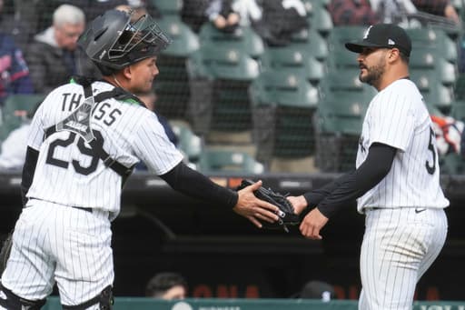Pérez shines in his Chicago debut with 6 hitless innings in White Sox’s 9-0 romp over Twins