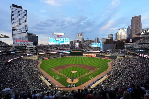 Twins change lead owner from one Pohlad to another, as 3 new investor groups become limited partners