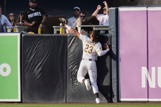 Gurriel’s pinch-hit RBI single lifts Padres to 1-0 win over Braves