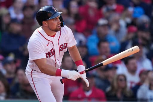 Red Sox’s Caleb Durbin gets booed, snaps season-opening hitless streak in Boston home opener