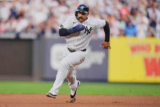 Wells and Grisham back in starting lineup for Yankees in series finale against Toronto