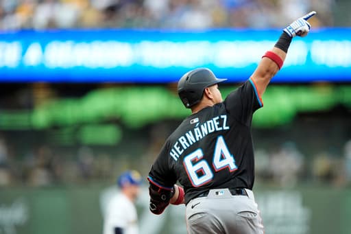 Heriberto Hernandez hits go-ahead 3-run HR as Marlins beat Brewers 7-4