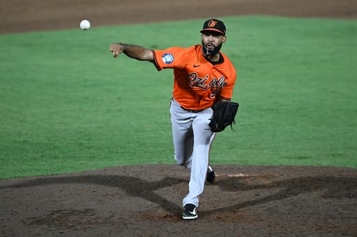Split doubleheader: Domínguez traded from Orioles to Blue Jays in between games against each other