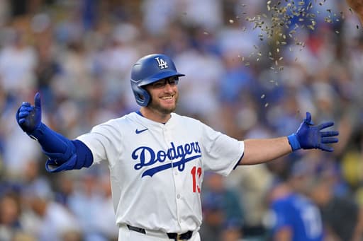 Max Muncy and Teoscar Hernandez each homer twice, lead Dodgers past Cardinals 12-6