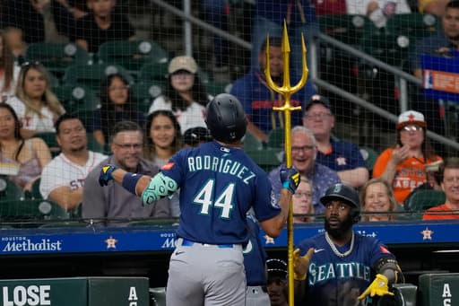 Rodríguez goes deep as the Mariners extend a franchise-record 8-game streak against Astros