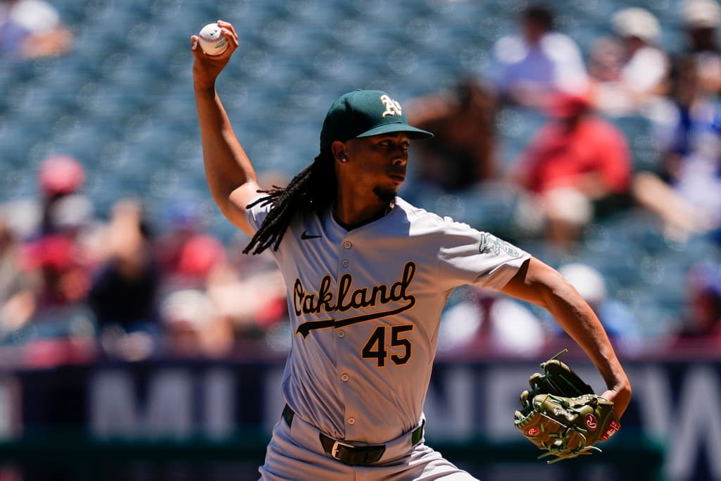 Miami Marlins claim right-hander Osvaldo Bido off waivers from Tampa Bay Rays