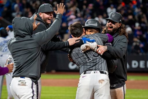 Lindor’s sac fly caps Mets’ 3-2 comeback win over Blue Jays after Winker’s 2-run triple in the 8th