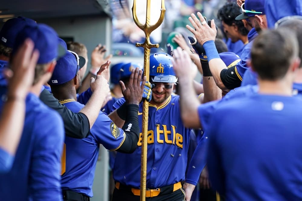 Mariners sweep the Mets with 12-1 win