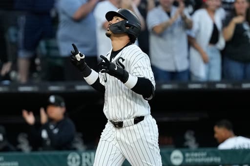 Miguel Vargas hot a home run to lift Chicago White Sox over Cleveland Guardians, 2-1