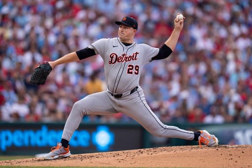 Cincinnati Reds and Chicago Cubs play in game 2 of series