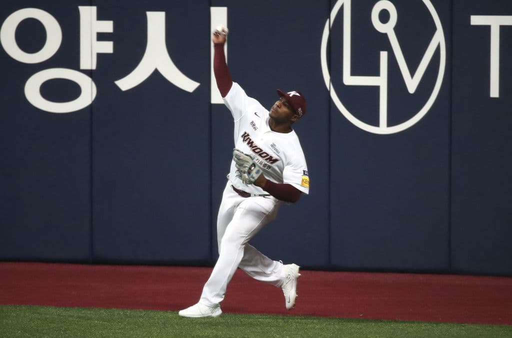 Around the Caribbean: Estrellas Win Again; Puig Continues Hot Postseason For La Guaira