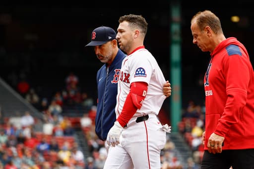 Red Sox third baseman Alex Bregman leaves game with right quad tightness