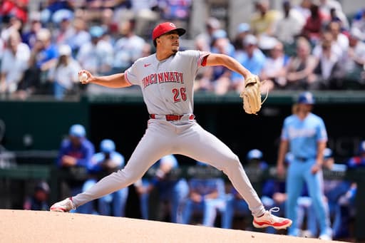 De La Cruz leads Reds to 2-1 win over Rangers and series sweep
