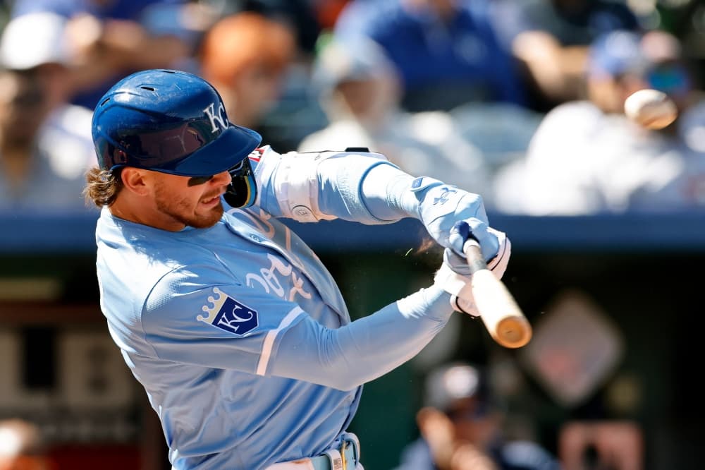 Royals win seventh straight, sweep the Astros 13-3
