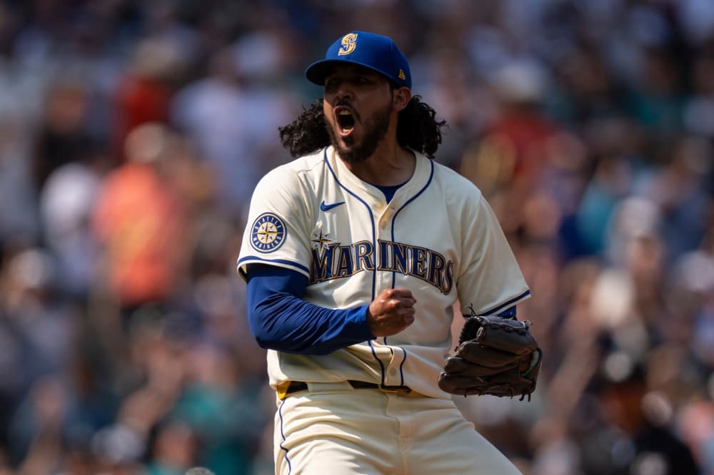 Yordan Alvarez Hits for Cycle in 6-4 Loss to the Mariners
