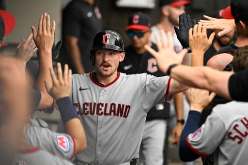Guerrero’s 20th homer helps Blue Jays beat Cubs 2-1
