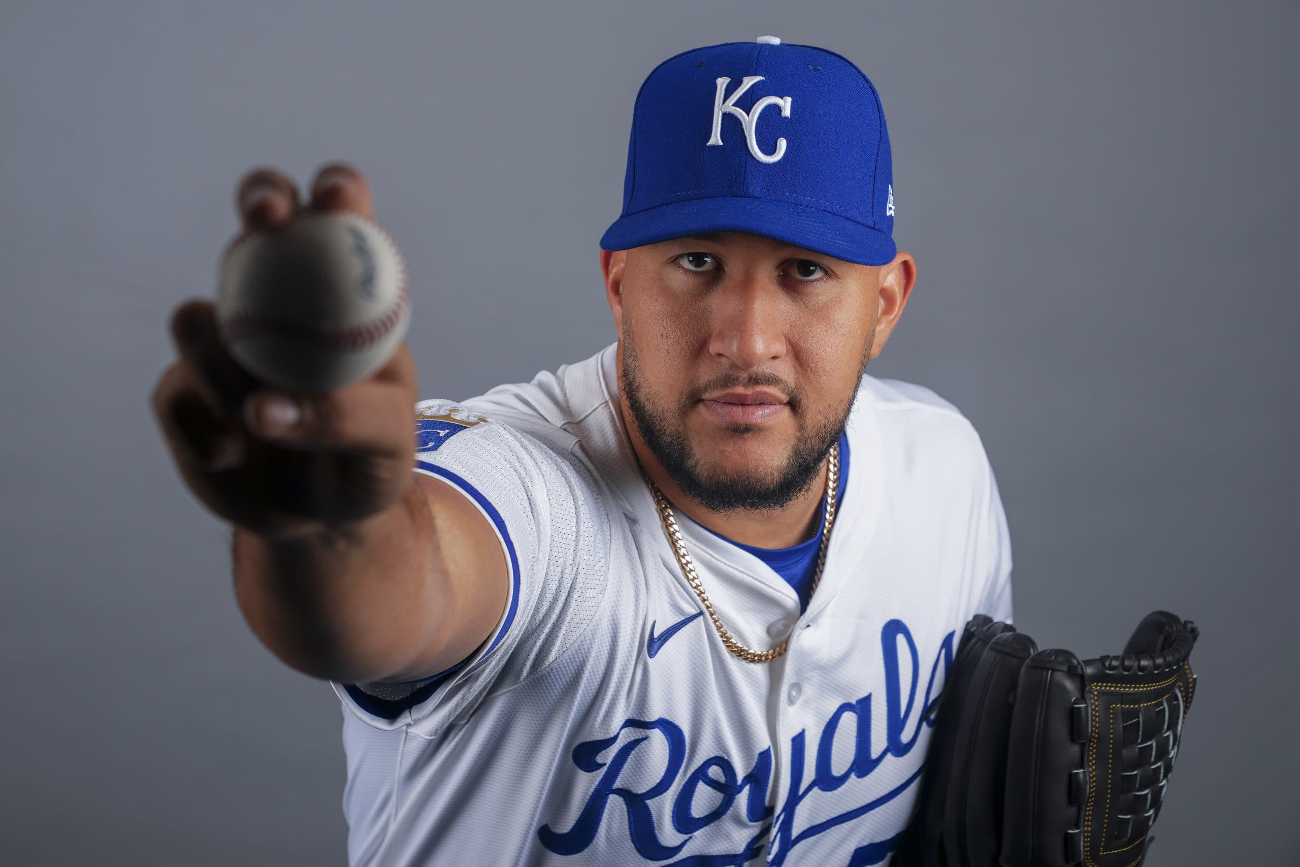New Royals Closer Carlos Estévez to Make Spring Training Debut After Dealing with Back Tightness