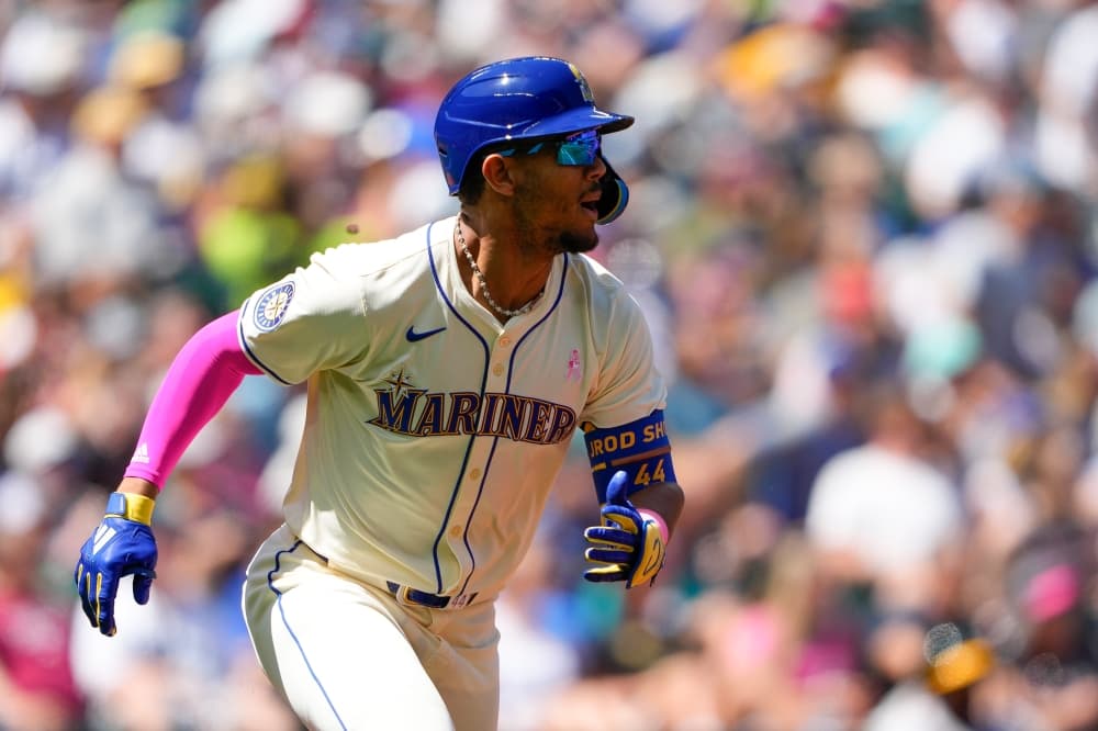 Julio Rodriguez finally gets to celebrate 1st home run of the season at home for Mariners