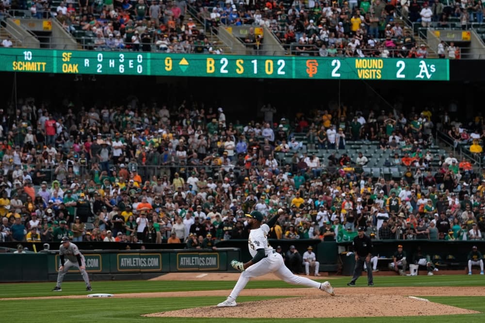 Final Bay Bridge Series Kicks Off with Season-High Crowd, ‘Emotional’ Jose Canseco