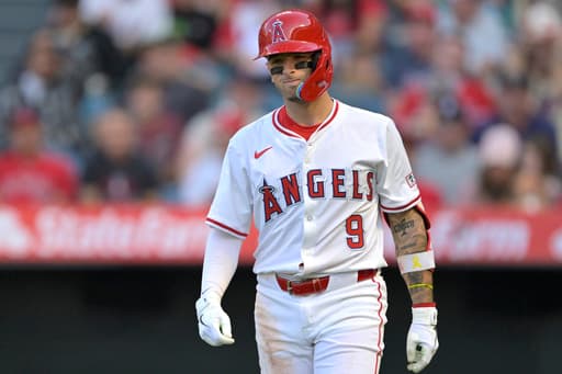 Angels SS Zach Neto leaves game in 9th inning with apparent injury after making an error