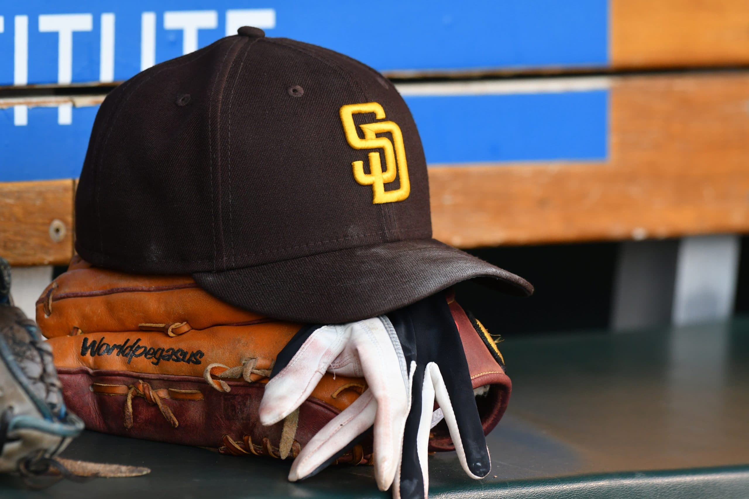 No. 1 International MLB Prospect, SS Leodalis De Vries, Records First Hit
