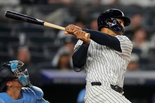 Yankees center fielder Trent Grisham leaves game with left knee discomfort