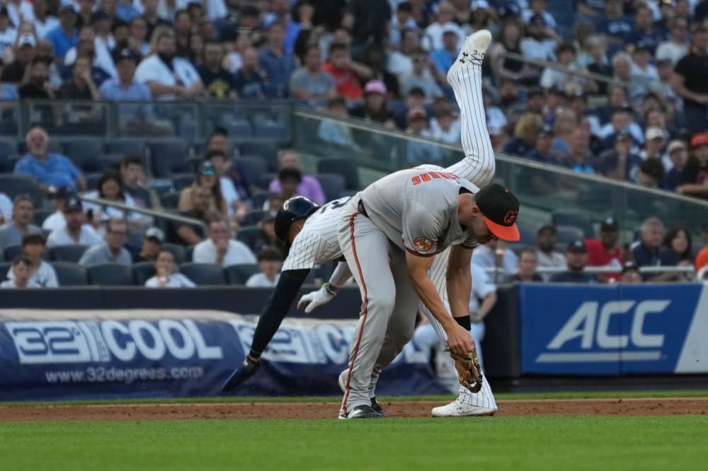 Orioles third baseman Jordan Westburg hurts hip, leaves after collision with Yankees’ Juan Soto