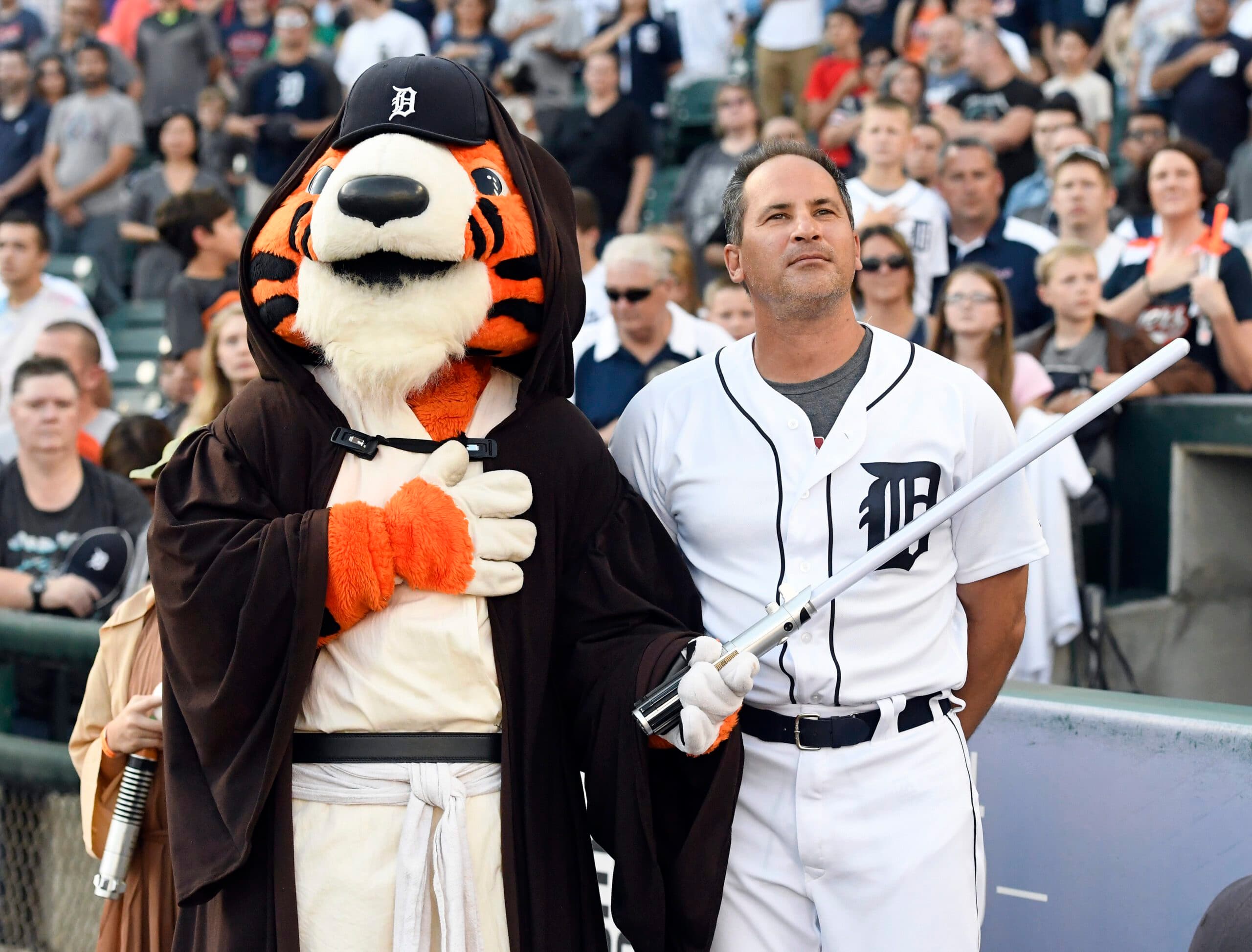 Report: Omar Vizquel a Candidate to Manage In Winter Ball