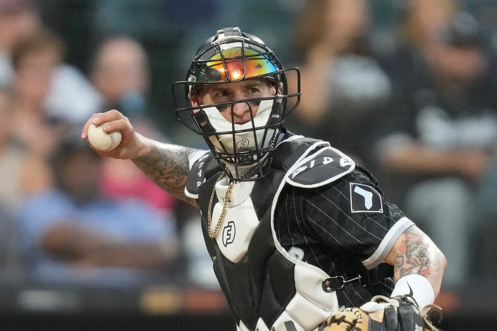 Pirates announce deals with former All-Star catcher Yasmani Grandal and left-hander Josh Fleming