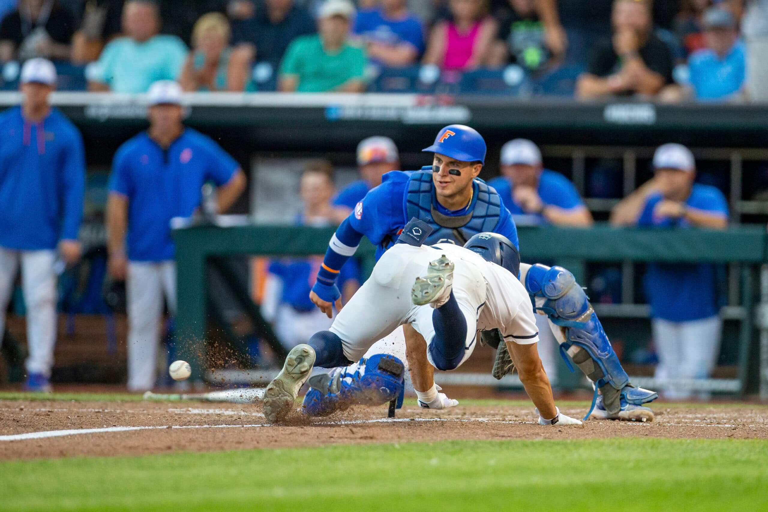 College World Series: Florida Edges Oral Roberts 5-4