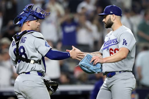 Dodgers edge Yankees 2-1