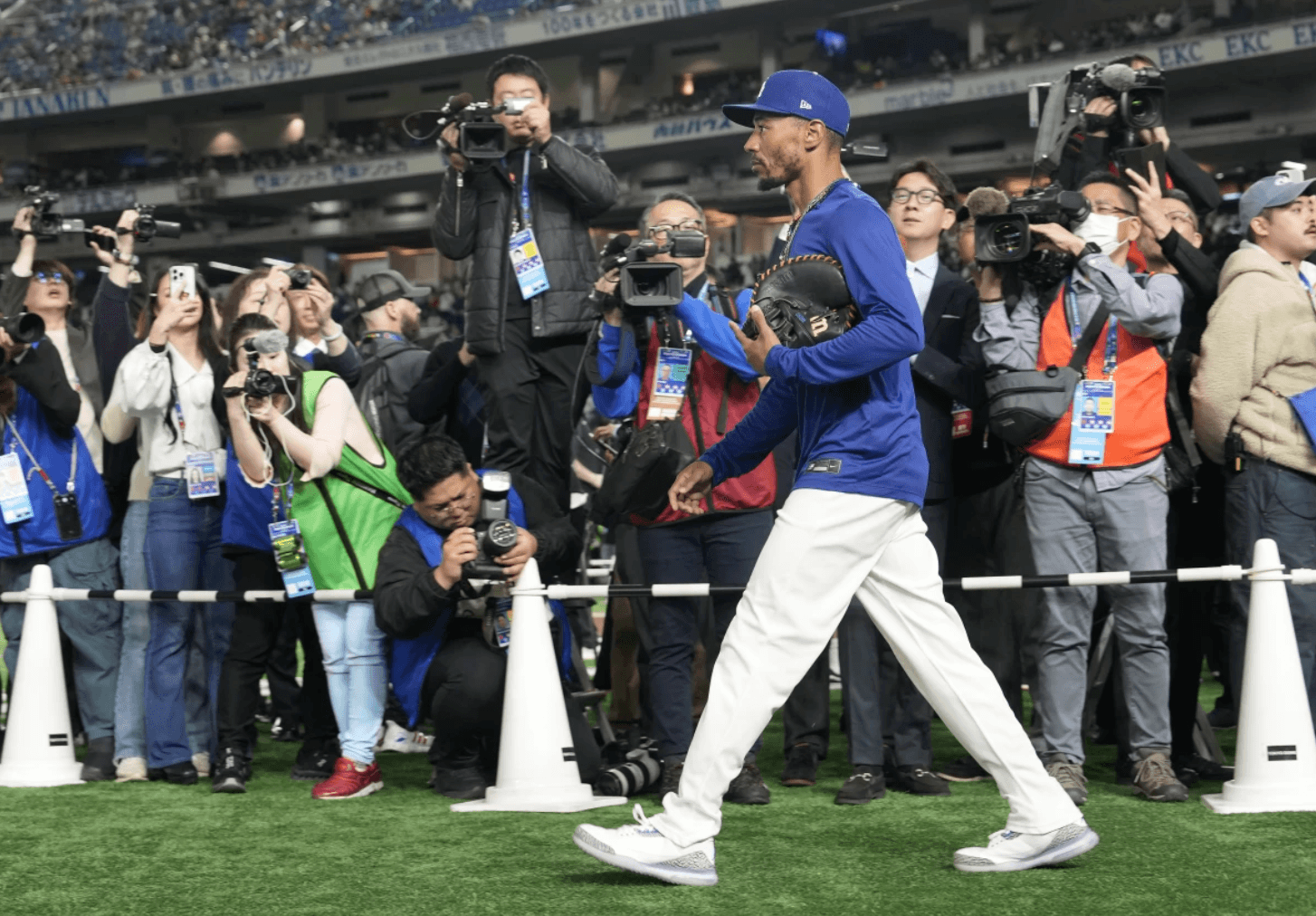 Dodgers’ Mookie Betts Still Struggling with Illness, Status for Opening Day in Doubt