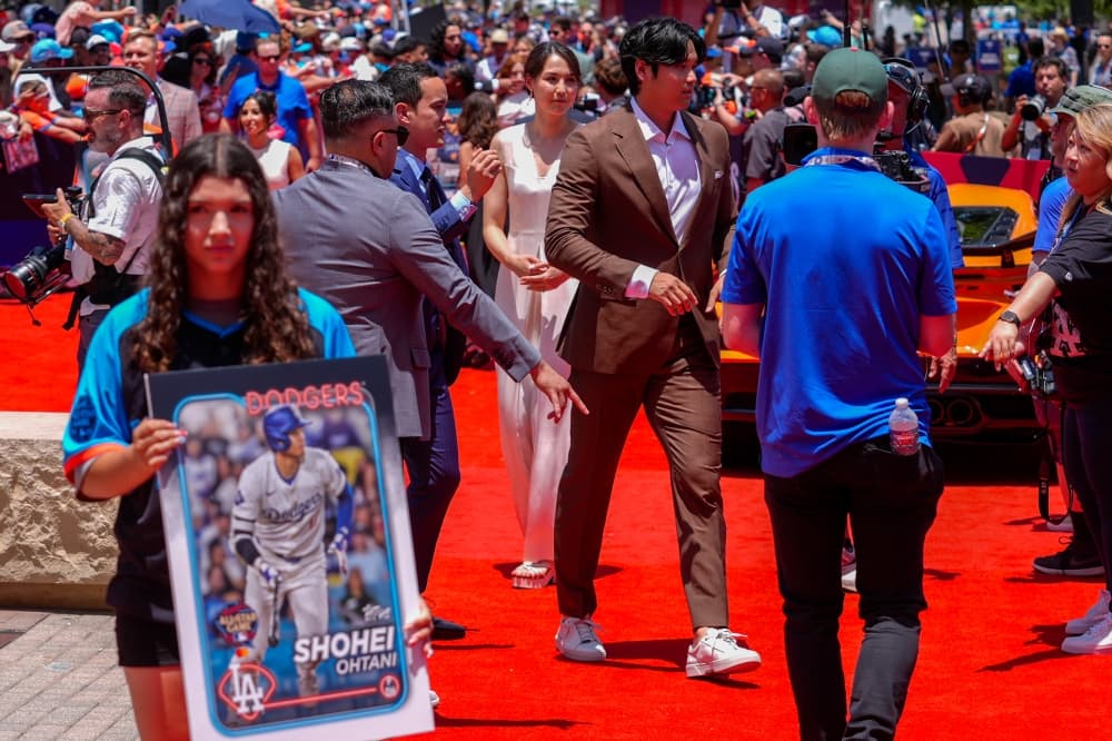 Texas heat: It was 99 degrees outside when All-Star Game started, this time there was a roof