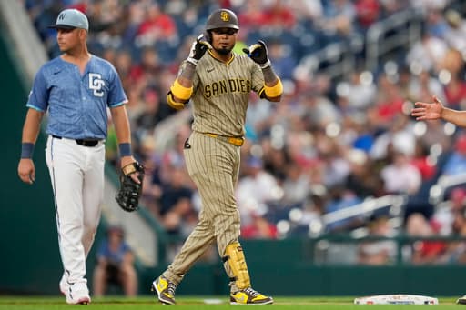 Machado’s slam caps 5-run 9th as Padres top Nationals 7-2